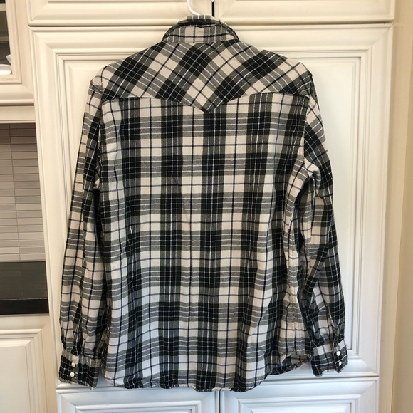 Levi’s women’s plaid flannel shirt - Picture 7 of 10